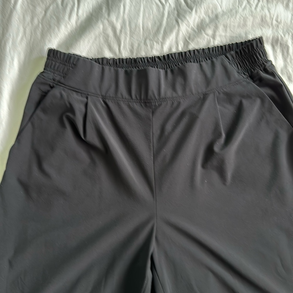 Athleta Brooklyn Wide Leg Crop. Size 10. Black.